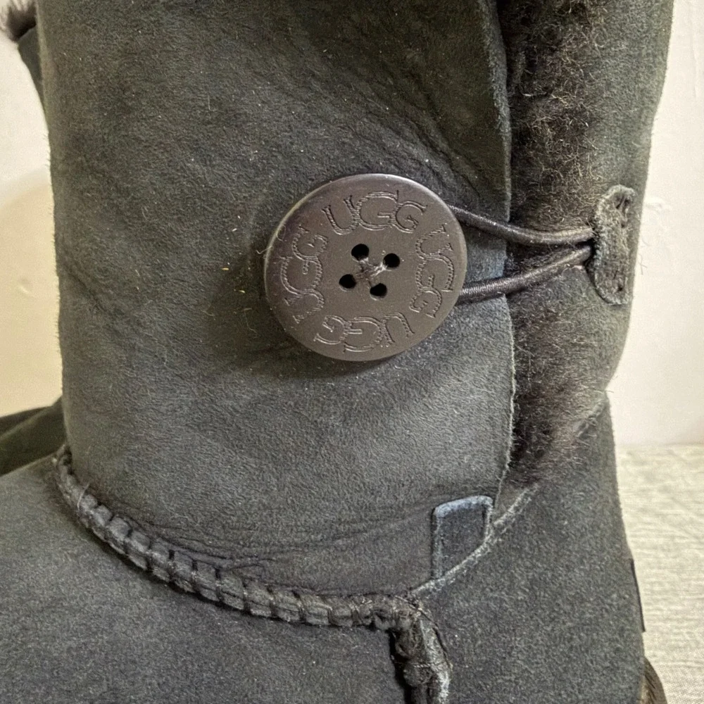 UGG Boots Womens 8 Black Bailey Button II Suede Shearling‎ Mid Calf 1016226